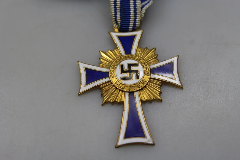 Mutterkreuz 1. Klasse „Gold“ mit Schachtel