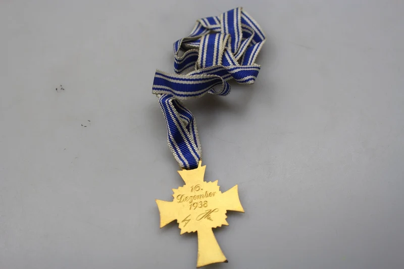Mutterkreuz 1. Klasse „Gold“ mit Schachtel