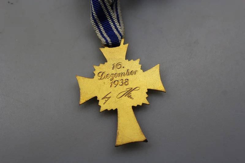 Mutterkreuz 1. Klasse „Gold“ mit Schachtel