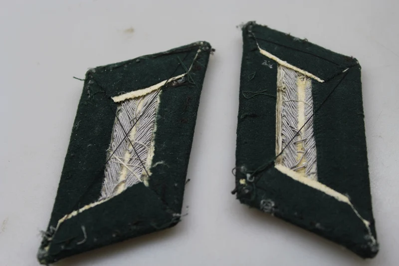 Paar Offiziersabzeichen der Infanterie des Heeres aus dem Zweiten Weltkrieg