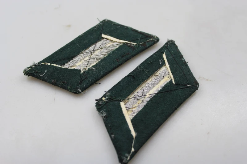 Paar Offiziersabzeichen der Infanterie des Heeres aus dem Zweiten Weltkrieg
