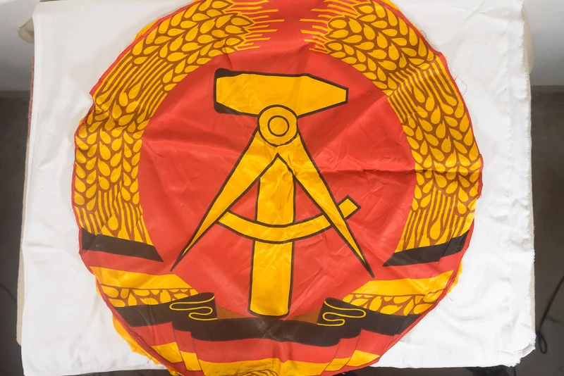 Zentrales Emblem für DDR-Flagge - Deutsche Demokratische Republik (1968-1989)