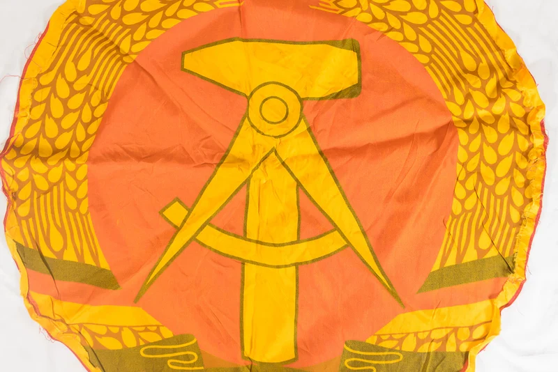 Zentrales Emblem für DDR-Flagge - Deutsche Demokratische Republik (1968-1989)