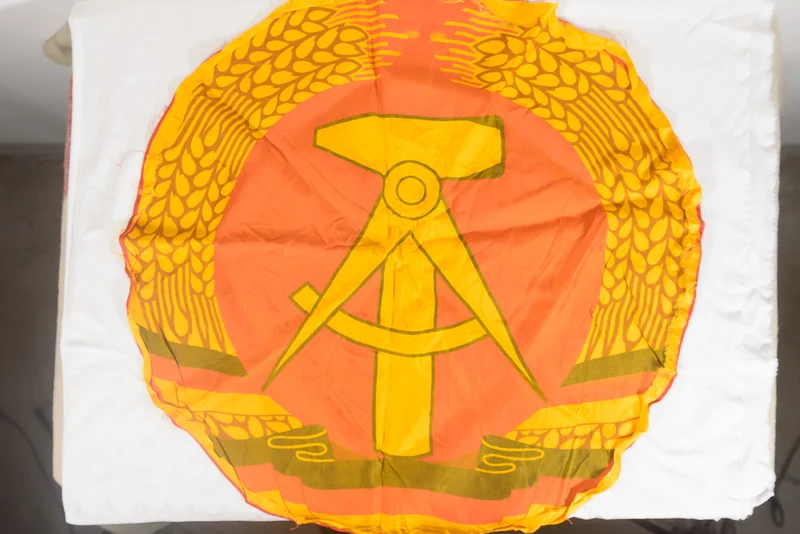 Zentrales Emblem für DDR-Flagge - Deutsche Demokratische Republik (1968-1989)