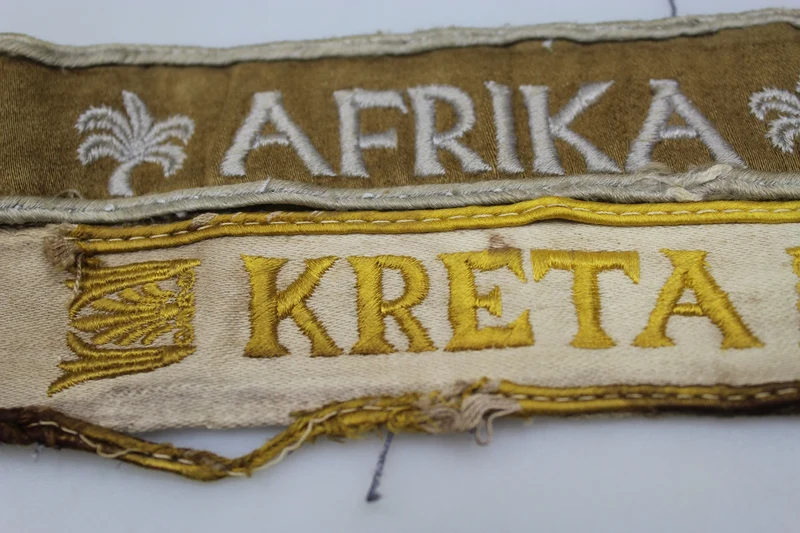 Paar kretische und afrikanische WH-Armbänder aus dem Zweiten Weltkrieg