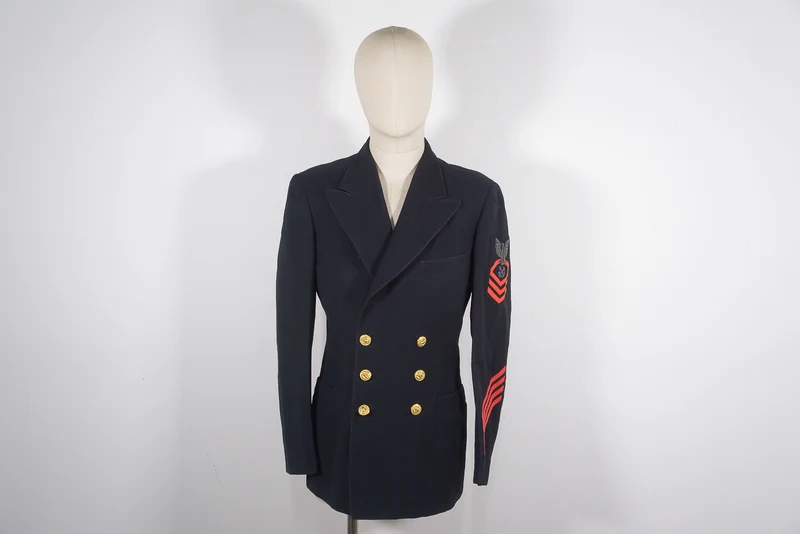 Jacke eines Obermaats der US-Marine aus dem Zweiten Weltkrieg