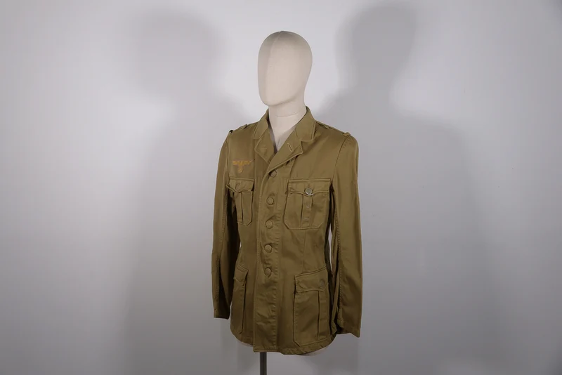Tropenjacke der Kriegsmarine aus dem 2. Weltkrieg