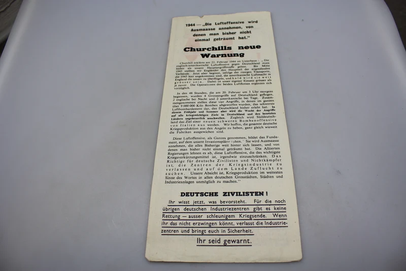 Flugblatt der alliierten Anti-Nazi-Propaganda aus dem Zweiten Weltkrieg
