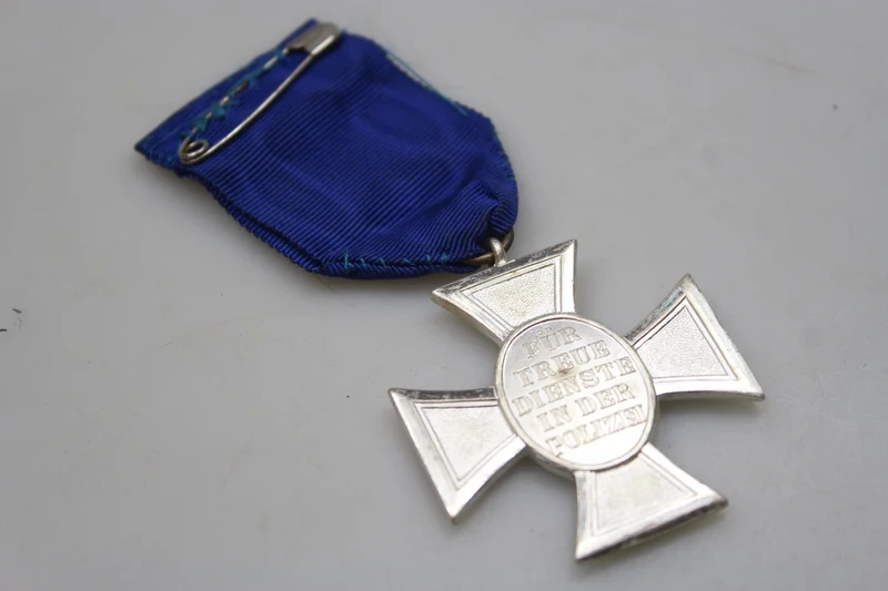 Cross 18 Jahre Polizeidienst im Zweiten Weltkrieg