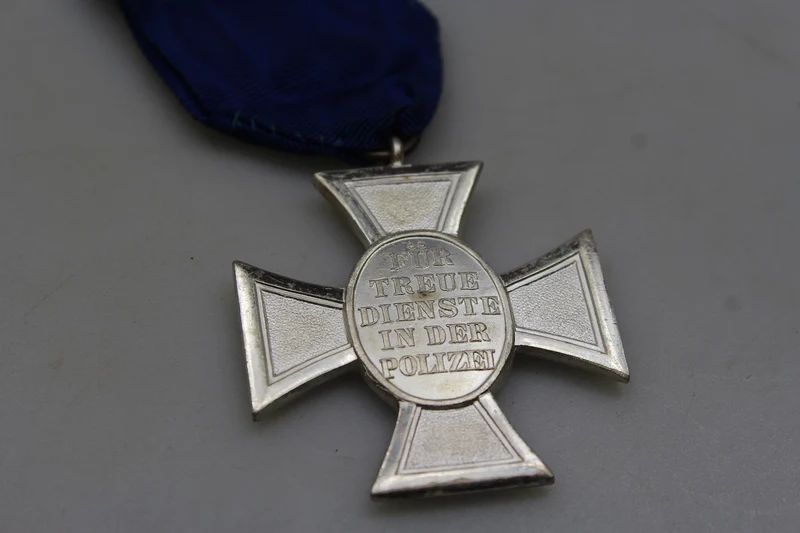Cross 18 Jahre Polizeidienst im Zweiten Weltkrieg