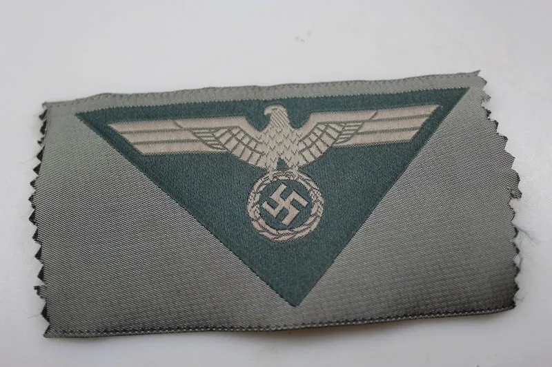 Reproduktion des M.44 Adler-Brustabzeichens der Wehrmacht aus dem Zweiten Weltkrieg