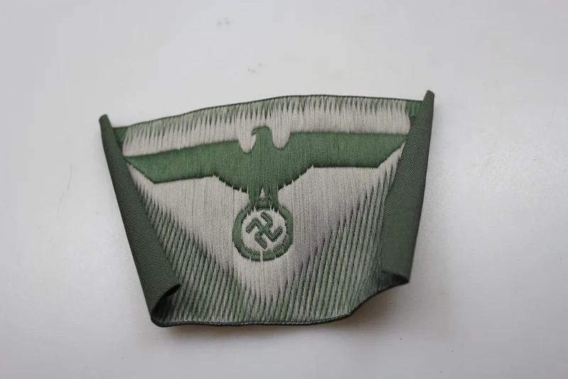 Reproduktion des M.44 Adler-Brustabzeichens der Wehrmacht aus dem Zweiten Weltkrieg