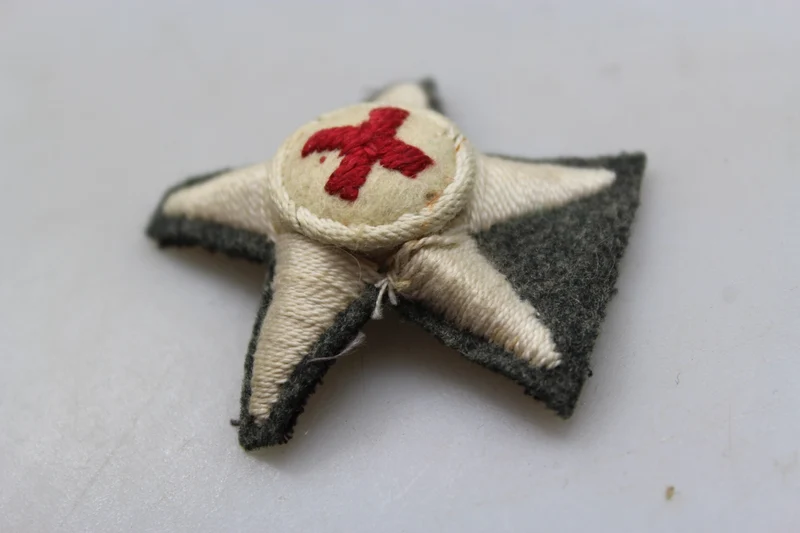 CRI WW2 Kopfschmuckabzeichen
