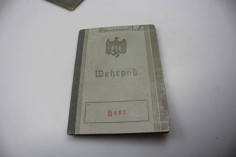 Wehrpass WH und zwei Führerscheine
