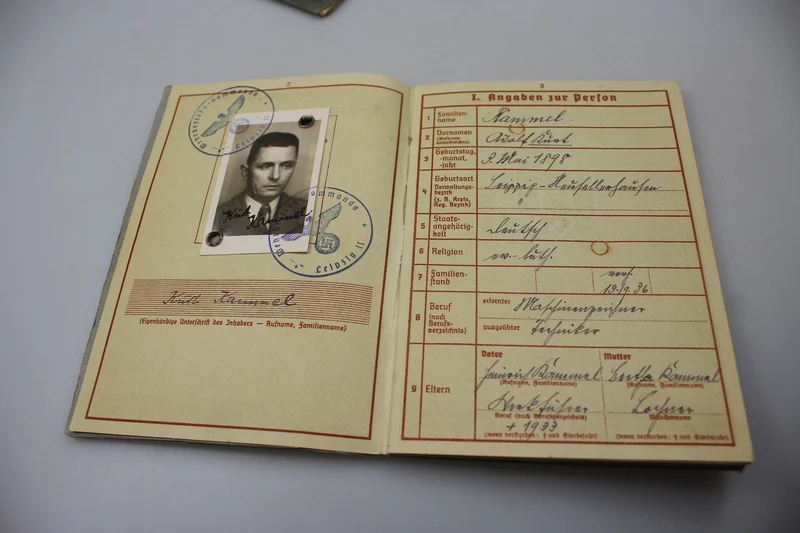 Wehrpass WH und zwei Führerscheine