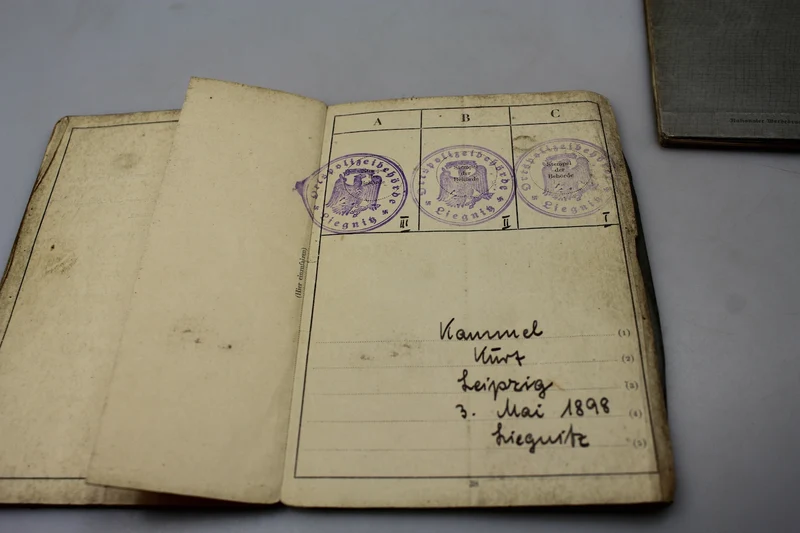 Wehrpass WH und zwei Führerscheine