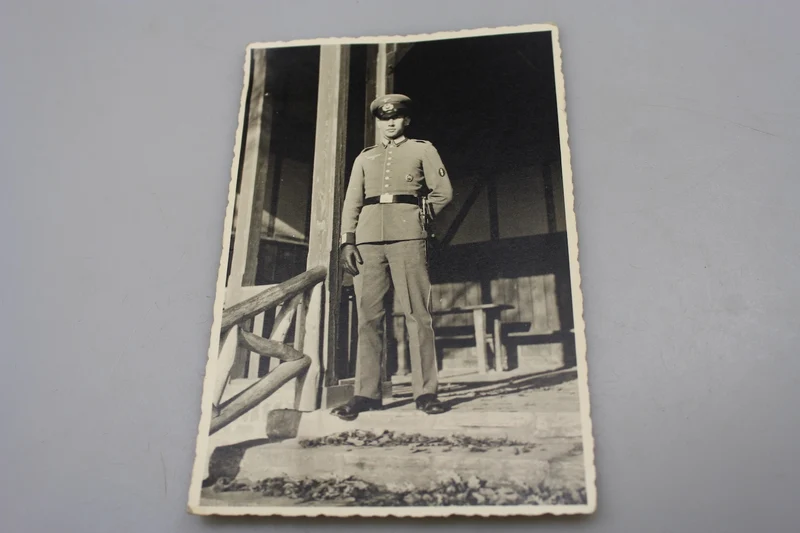 Waffenrock, Foto im Postkartenformat aus dem Zweiten Weltkrieg
