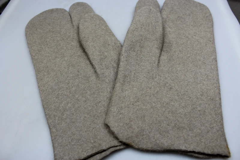 Drei-Finger-Fäustlinge aus dickem Wollfilz aus dem 2. Weltkrieg