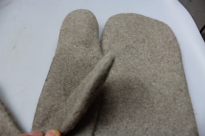 Drei-Finger-Fäustlinge aus dickem Wollfilz aus dem 2. Weltkrieg