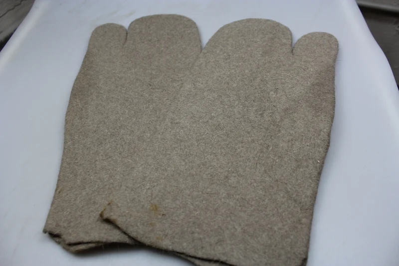 Drei-Finger-Fäustlinge aus dickem Wollfilz aus dem 2. Weltkrieg
