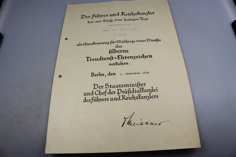 Urkunde des Kreuzes für 25 Jahre treue Dienste, Format A4