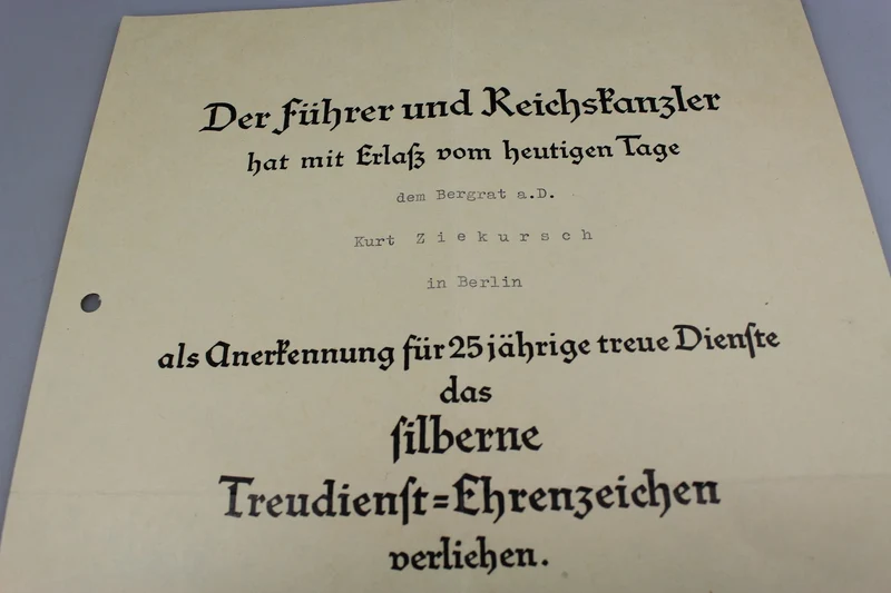 Urkunde des Kreuzes für 25 Jahre treue Dienste, Format A4
