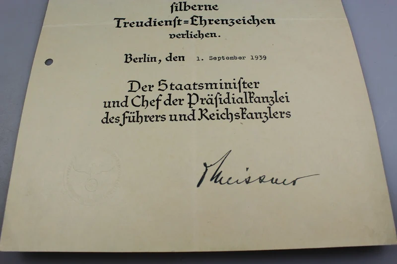 Urkunde des Kreuzes für 25 Jahre treue Dienste, Format A4