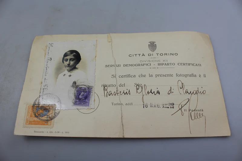 Echtheitszertifikat eines jungen italienischen Fotos