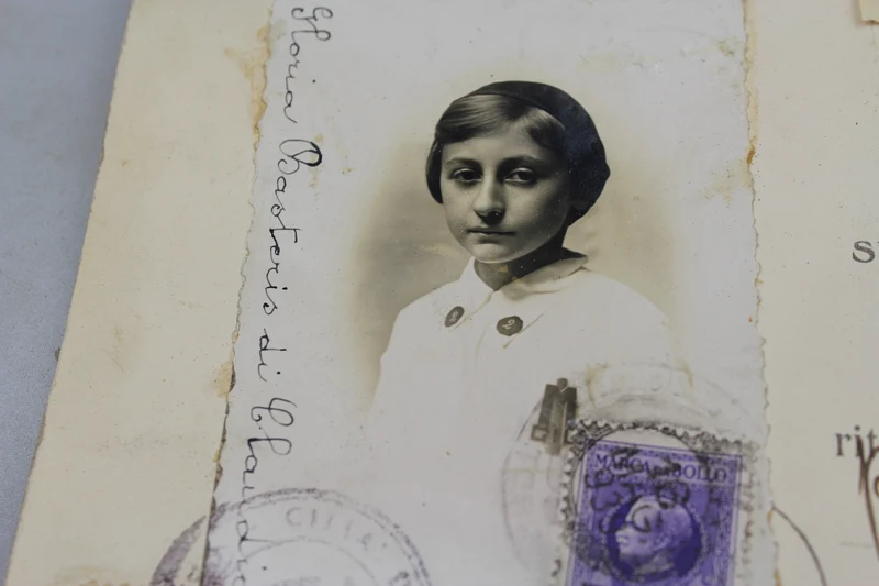 Echtheitszertifikat eines jungen italienischen Fotos