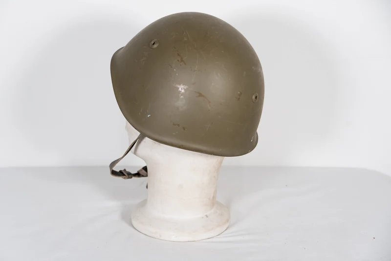 Überholter italienischer "Kriegshelm" M.33 aus den 50er Jahren