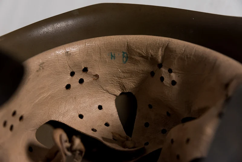 Überholter italienischer "Kriegshelm" M.33 aus den 50er Jahren