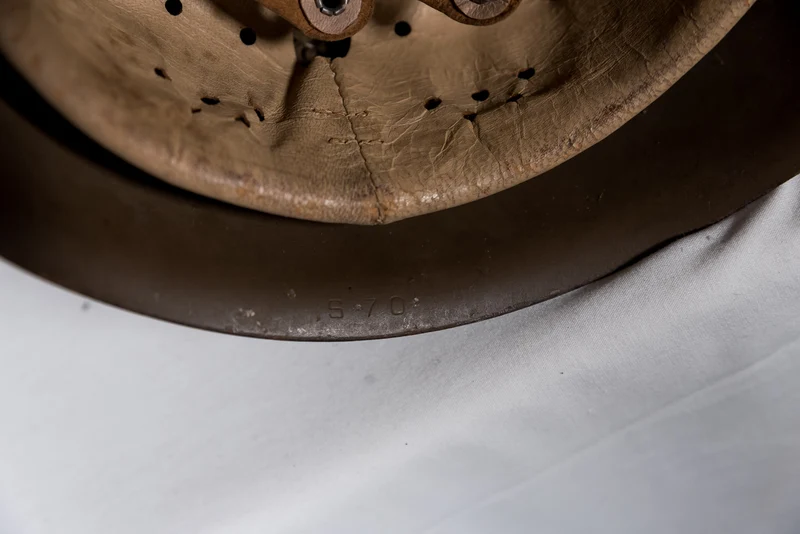 Überholter italienischer "Kriegshelm" M.33 aus den 60er Jahren