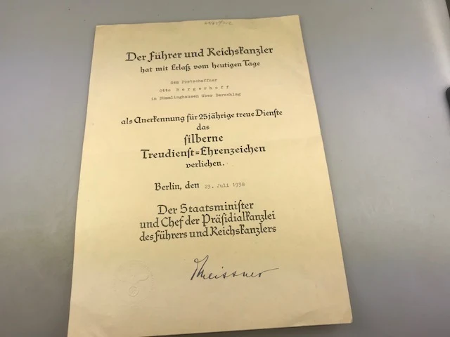 Urkunde des Kreuzes für 25 Jahre treue Dienste, Format A4