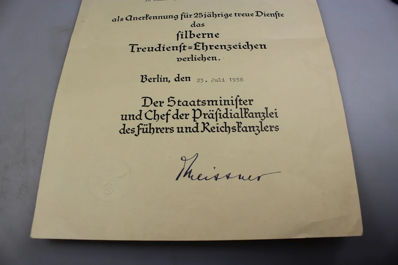 Urkunde des Kreuzes für 25 Jahre treue Dienste, Format A4