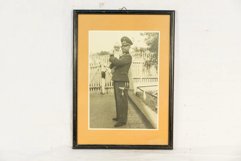 Gerahmtes Foto, das einen Heer-Offizier darstellt, 33 x 25 cm