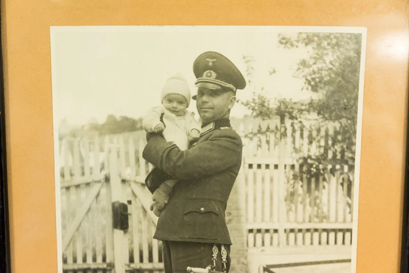 Gerahmtes Foto, das einen Heer-Offizier darstellt, 33 x 25 cm