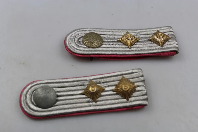Nachbildung der Schulterpolster von Captain Panzer Heer
