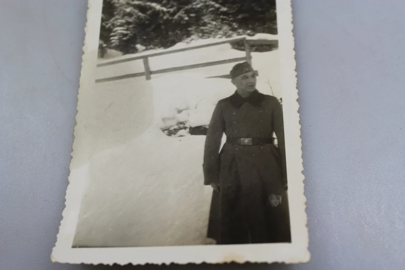 Nr. 4 Fotos und eine als Feldpost verwendete Postkarte,