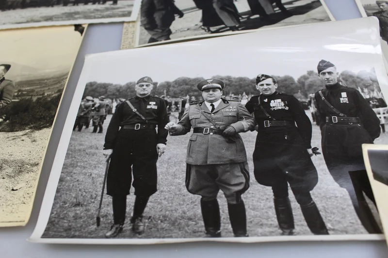 13 Fotos, die alle einer einzigen Person gehörten