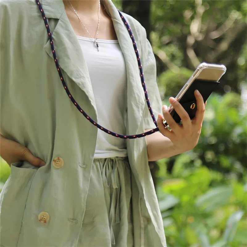 Cadorabo Handy Kette kompatibel mit Huawei P40 Silikon Schutzhülle mit Gold Ringen, Kordel Band und abnehmbarem Etui