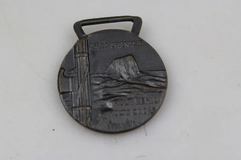 Replik der AOI-Medaille - "Viele Feinde, viel Ehre"