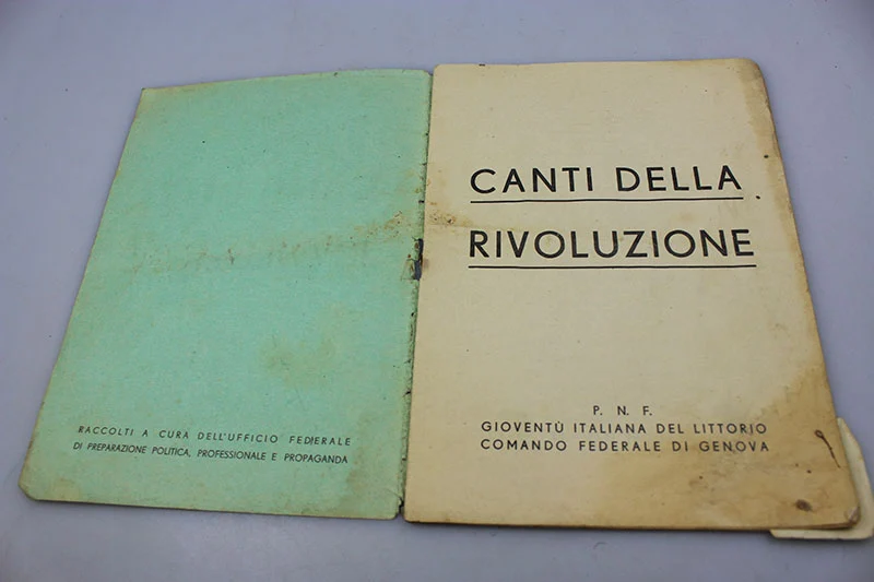„Lieder der Revolution“ von GIL