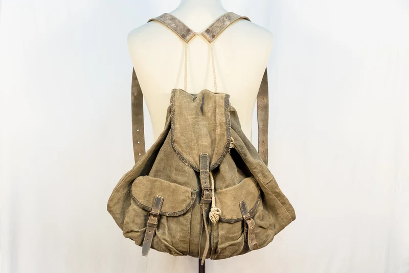 Deutscher Rucksack aus dem 2. Weltkrieg aus italienischer Kriegsbeute