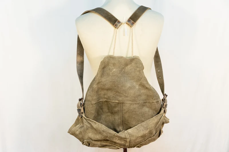 Deutscher Rucksack aus dem 2. Weltkrieg aus italienischer Kriegsbeute