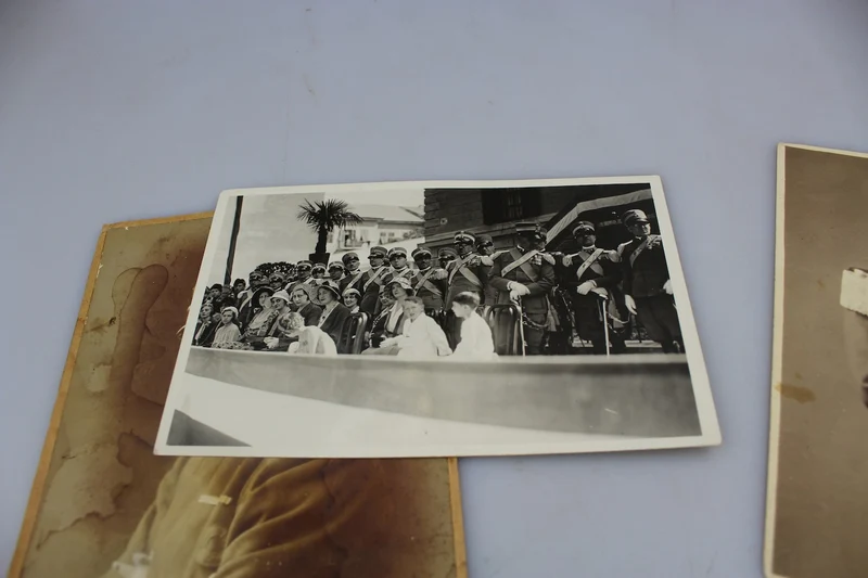 # 5 verschiedene Fotos aus den 20er und 30er Jahren, mit Studiofotos von REI-Offizieren