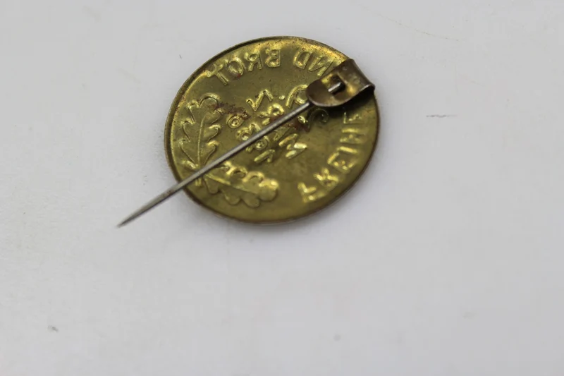 Anstecker "Freiheit und Brot 29"