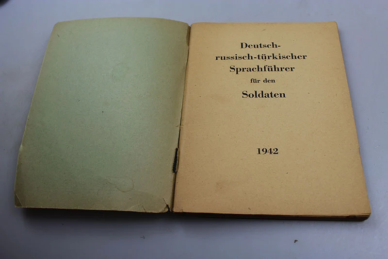 Deutsch-Russisch-Türkischer Sprachführer für den Soldaten - 1942