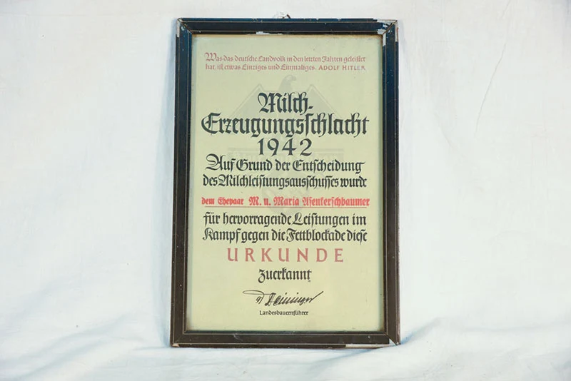 Urkunde 1942 im Zeitrahmen