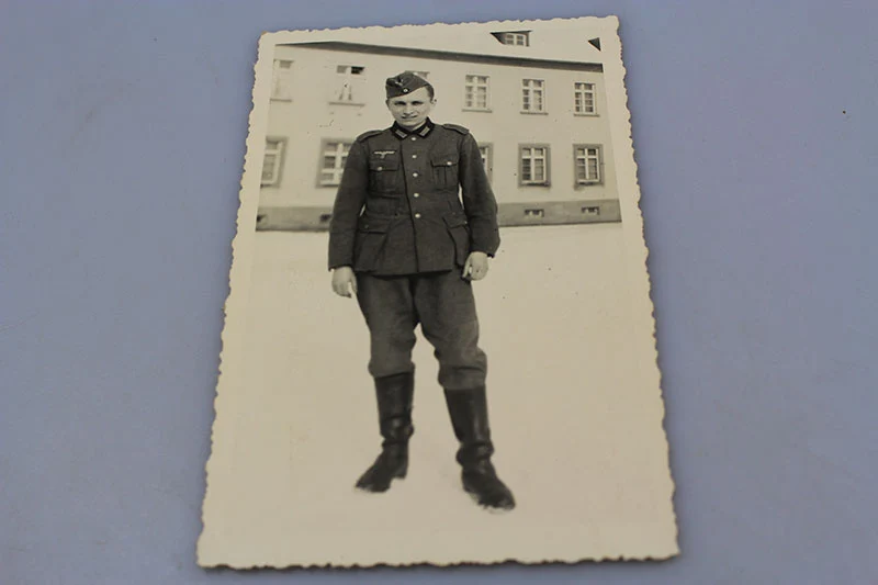 Foto im Postkartenformat auf dem "Feld"