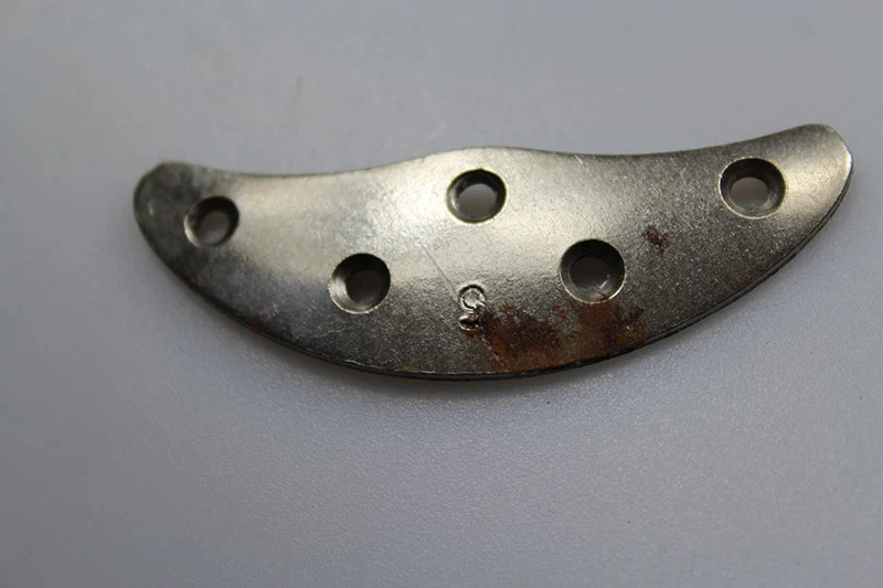 „Verzinkte Stossplatten N°6“ Paar Schuhspitzen aus dem 2. Weltkrieg